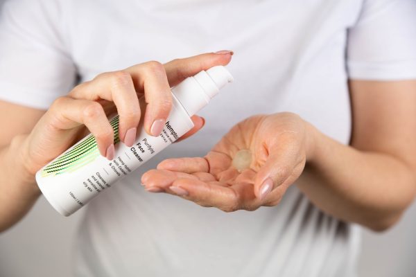 Hemptouch Purifying Face Cleanser - Afbeelding 4